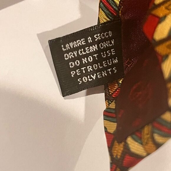 Gucci Briefcase Pattern Silk Tie - Iconic Red & Gold Design - Picture 8 of 10